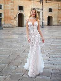 Gli abiti da sposa a sirena si presentano con tessuti e colori molto vari, arricchiti da particolari ricercarti come pizzi e ricami. Abiti Da Sposa 2021 Piu Belli 150 Modelli Che Ti Faranno Perdere La Testa