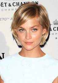 Une coupe de cheveux très glamour qui mettra en valeur votre port de tête et votre. La Coupe Au Carre Est Tendance Coupe Cheveux Carre Court Carre Court Blond Coupe De Cheveux Courte