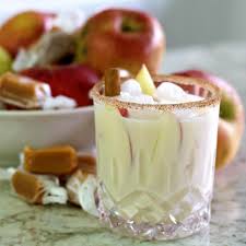 Baileys Apple Pie Cocktail Recipe In 2020 Apple Pie Drink Recipe Apple Drinks Recipes Apple Pie Drink