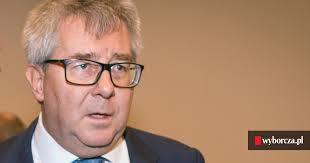 Poseł do parlamentu europejskiego, polityk prawa i sprawiedliwości. Czarnecki Chcial Wykopac Dolek Pod Tuskiem I Sam W Niego Wpadl