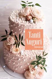Elegante Torta Decorata Con Perline Di Zucchero Su Una Base Rosa Avorio Con Fiori Lavorati A Man Buon Compleanno Auguri Di Buon Compleanno Auguri Di Compleanno