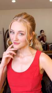 The only drama that i love 💄, behind the scene city life photoshoot.  Simple glowy pink makeup look, very cutesy, super pretty model  @alina__rogacheva 🎀🌸💗 Makeup by: @camillercancio Hair by: @maria.abud.28  Book