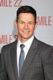 As of 2021, mark wahlberg's net worth is estimated to be $300 million. Das Vermogen Von Mark Wahlberg Wie Reich Ist Der Schauspieler