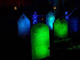 Graveyard Lighting Tips Chaney Uses Small 3 Watt Leds On Each Stone Bought On Ebay Known As Grow L Halloween Garage Halloween Graveyard Halloween Scene