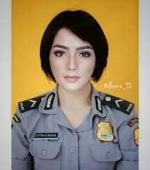 Viral seorang cewek pipis sembarangan 😂 di tutup pake jaket dong😂. 13 Tampilan Seleb Saat Pakai Seragam Dinas Kalau Begini Baiknya Jadi Artis Saja Atau Gimana Nih