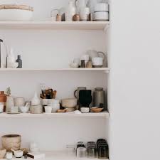 Ollection Avec Vos Locations L Acces A Notre Collection De Vaisselle Et De Linge De Maison Studioquotidienlyon Photolyon Shelves Home Home Renovation