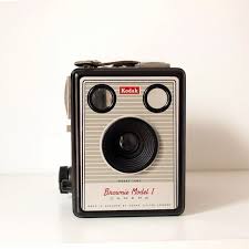 Whether you are looking for a new bicycle or a used couch, kijiji has what you're i have a vintage kodak brownie 8mm movie camera for sale. Kodak Brownie Model 1 Camera Made In England In Late 1950s Etsy Vintage Film Camera Box Camera Brownie Camera