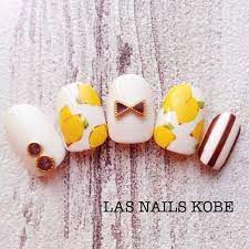 フレッシュフルーツで私もみんなも爽やかに レモン モチーフのネイルが夏感たっぷりで可愛い フルーツネイル ネイル オレンジ シンプル ネイル