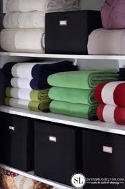 A beautifully organized linen closet in 7 quick steps! How To Organize Your Linen Closet 11 Super Simple Steps