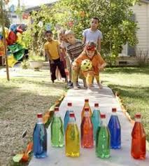Juegos al aire libre para niños, juegos para una gincana, juegos con pelotas organizar un juego de pistas es la mejor manera de caminar con los niños por el campo sin el cansino jo, ¿cuándo llegamos? eso sí, requiere un poco de tiempo para planificarlo pero el resultado siempre vale la pena. Cinco Juegos Al Aire Libre Para Ninos Paperblog Fun Halloween Party Games Backyard Fun Activities For Kids