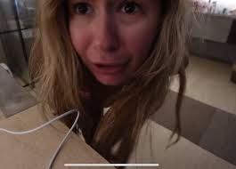 Danielle really trying to not show her real body is insane : r/gotgsnark