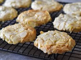 Macarons Aux Amandes Effilees Gateaux Delices Macaron Amande Cookies Moelleux Amandes Effilees