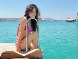 Melike Yalovas Feet << wikiFeet