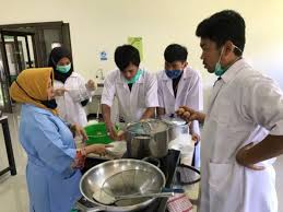 Produksi hortikultura selama lima tahun terakhir di indonesia, umumnya cenderung meningkat, walau ada beberapa jenis yang produksinya. Petani Milenial Belajar Pengolahan Hasil Hortikultura