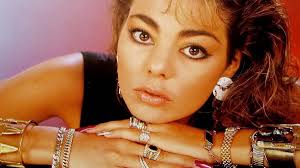 Sandra nagrała hit "Maria Magdalena" i była mega gwiazdą lat 80. Dziś jest  przed 60-tką i nosi krótkie włosy