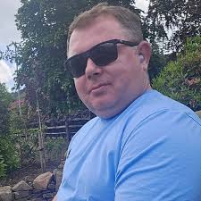 I'm so tired after work today, so a quick lay down and cup of tea to  recharge myself 🖤