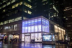 City Lighting Products Worked Together With Pandora To Accurately Execute Dramatic And Captivating Lighting To Help The Store Commercial Lighting City Lighting