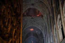Me vio salir de catedral, y juntos nos encaminamos a palacio. Asi Ha Quedado Por Dentro La Catedral De Notre Dame Tras El Incendio Internacional Cope