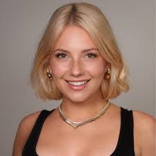 Karla Browning's Instagram, Twitter & Facebook