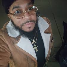 Robert Leggs's Instagram, Twitter & Facebook