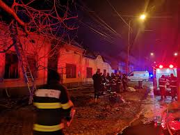 Pompierii au lichidat focul în jurul orei 5.00, duminică dimineaţa. Copii MorÈ›i Intr Un Incendiu De ProporÈ›ii La TimiÈ™oara Cadavrele GÄƒsite Carbonizate Tion