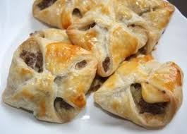 Chaussons Feuilletes A La Viande Hachee Au Menu Delice Recettes De Cuisine Viande Hachee Idee Recette