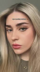 Kelly Raby's Instagram, Twitter & Facebook