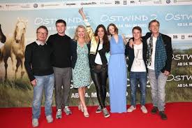 But then she discovers strange wounds on the belly of ostwind, for which no one has an explanation. Ostwind 2 Feiert Premiere In Munchen