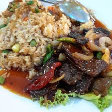 Pilih bahagian daging yang tidak terlalu kenyal atau liat. Fotos En Restoran Pinang Merah Bandar Laguna Merbok