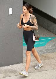 Dacă pe terenul de tenis nu a mai fost prezent din luna martie, de la declanșarea pandemiei de coronavirus, în schimb în viața personală bernard a. Vanessa Sierra Shows Off Trim Figure In Activewear On The Gold Coast Daily Mail Online