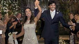 Nasceu na manhã deste domingo, 14, pedro, o primeiro filho de patrícia abravanel e fabio faria. Patricia Abravanel Revela Como Conseguiu Casamento Com Deputado E Dispara Golpe Da Barriga Tv Foco