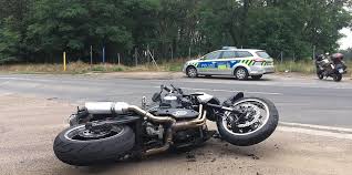 Rechtschreibung, bedeutung, definition, herkunft, synonyme auf duden online nachschlagen. Abbiegenden Lkw Uberholt Motorradfahrer Bei Apollensdorf Schwer Verletzt Mz De
