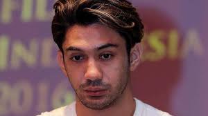 Aktor reza rahadian mengungkapkan perjalanan spiritualnya kepada presenter daniel mananta. Pengakuan Reza Rahadian Soal Pilihannya Memeluk Agama Islam Dan Cerita Sosok Ayah Pos Belitung