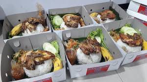 Nasi kotak ayam goreng nasi kotak ayam lalapan nasi kotak ayam goreng merupakan salah satu menu yang sering di buat. Home Cooking Vge V Twitter Paket Nasi Box Isi Ayam Penyet Buah Sambel Lalapan Urapan Tahu Tempe Krupuk Udang Price Mulai Dari 23rb Cp Wa 08118989413 Lok Depok Ayampenyet Nasibox Pecelayam Ayampenyet33salatiga