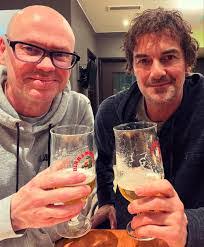 Robin Riddell's Instagram, Twitter & Facebook