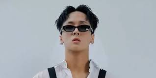 He debuted as a member of the boy group hotshot on october 31st, 2014. Ravi Vixx Pamer Hadiah Dari Kai Exo Di Ig Kai Malah Salah Fokus Kapanlagi Com