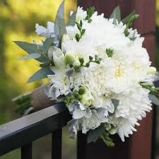 Wedding flower terminology, budget, tips and inspiration to help you make those pesky floral decisions. All White Flowers For This Week S Bouquet Flowers Bouquet Floral Chrysanthemum Freesi Chrysanthemum Wedding Bouquet White Wedding Bouquets White Bouquet