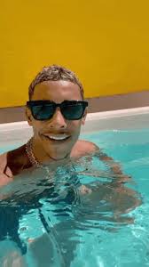 Desde sua adolescência poze já se envolvia com a criminalidade (fato que o mc nunca escondeu de ninguém). Poze Mc Poze Gif Poze Mcpoze Pozedorodo Discover Share Gifs In 2021 Gif Mcs Cool Gifs