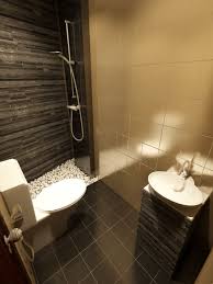 Shower perlu dijaga kebersihannya, karena bisa saja jika anda ingin berniat membuat desain kamar mandi shower anda bisa menentukan budget terlebih dahulu dan menentukan shower bentuk apa yang. Desain Kamar Mandi Minimalis 1x1 Shreenad Home