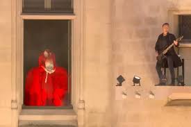 En las horas posteriores a la ceremonia de inauguración de los Juegos  Olimpicos Paris 2024, las redes se han visto inundadas por la controversia  y censura a un segmento de la produccion