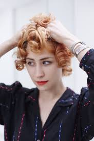 A simple yet glamorous style that was very popular in the 1940s. How To Do Pin Curls At Home Popsugar Beauty