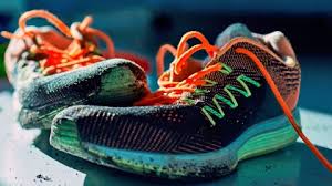 Verlässliche sportschuhe für schweißtreibende stunden findest du bei otto ❤ indoor & outdoor ❤ auf die plätze, fertig, los! Turnschuhe Waschen So Geht S Schritt Fur Schritt Persil