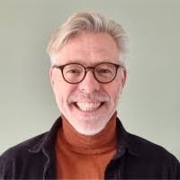 Robert Kun's Instagram, Twitter & Facebook