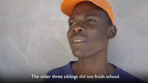 Gade jan Plante Lavi Ayiti itilize sistèm gout a gout nan jaden yo.