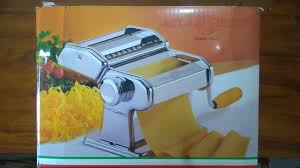 Anda pun dapat mempraktikkannya di rumah untuk membuat camilan renyah ini. Unboxing Mesin Gilingan Mie Molen Ampia Pasta Maker Youtube