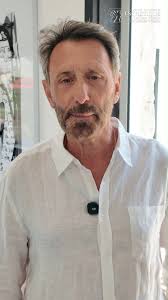 Derrière chaque soin, une histoire d’expertise et d’attention., Nous avons  le plaisir d’accueillir le Dr Marc Fleischmann, dermatologue esthétique au  CCEOI, passionné par la santé, la beauté et ...