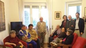 La nostra non è una semplice casa di riposo, è una vera e propria comunità, una cooperativa dove l'anziano troverà tutto l'appoggio di cui ha bisogno. Case Famiglia Per Gli Anziani Progetti Comunita Di Sant Egidio