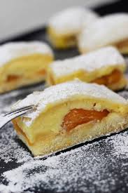 Auf einem mit backpapier ausgelegtem backblech im vorgeheizten ca. Blatterteigkuchen Mit Vanillepudding The Inspiring Life Blatterteigkuchen Blatterteig Rezepte Suss Blatterteig Suss