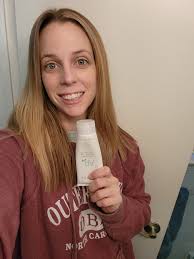 WHITENING TOOTHPASTE. So, I have been using this proudct for the past week  & oh my gosh.