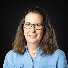 Lori Halsey's Instagram, Twitter & Facebook